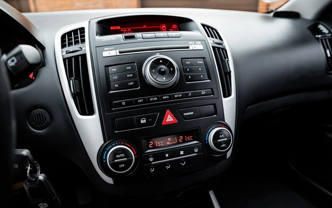 Kia Ceed cena 21900 przebieg: 160000, rok produkcji 2009 z Radom małe 742
